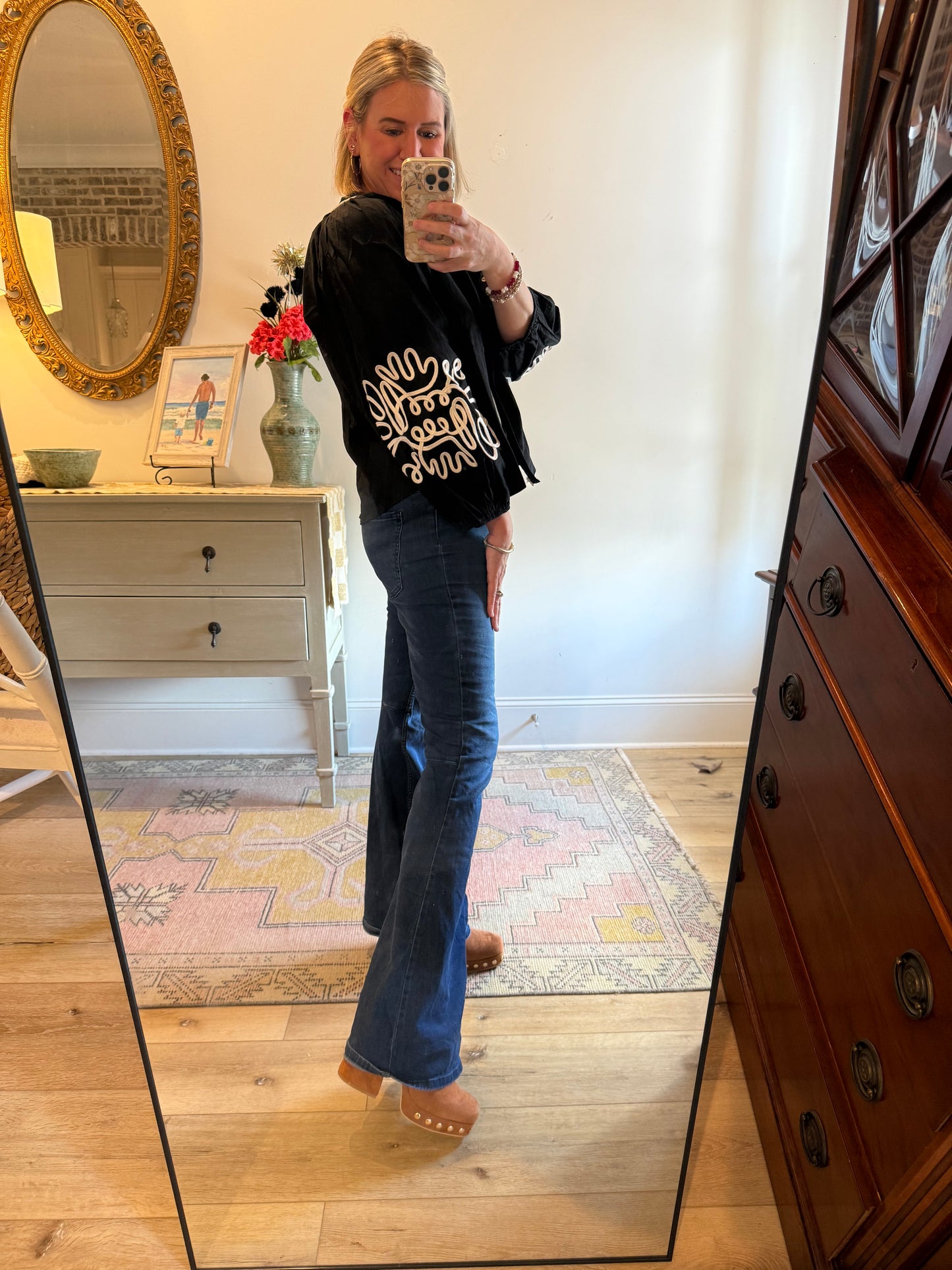 BOLD EMBROIDERY TOP - BLACK