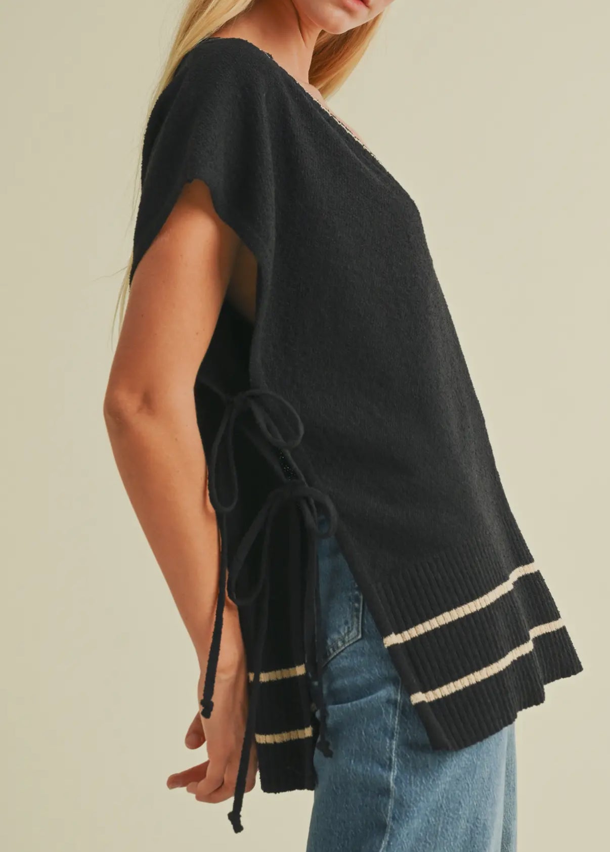 OPEN SIDE TIE SWEATER VEST - BLACK