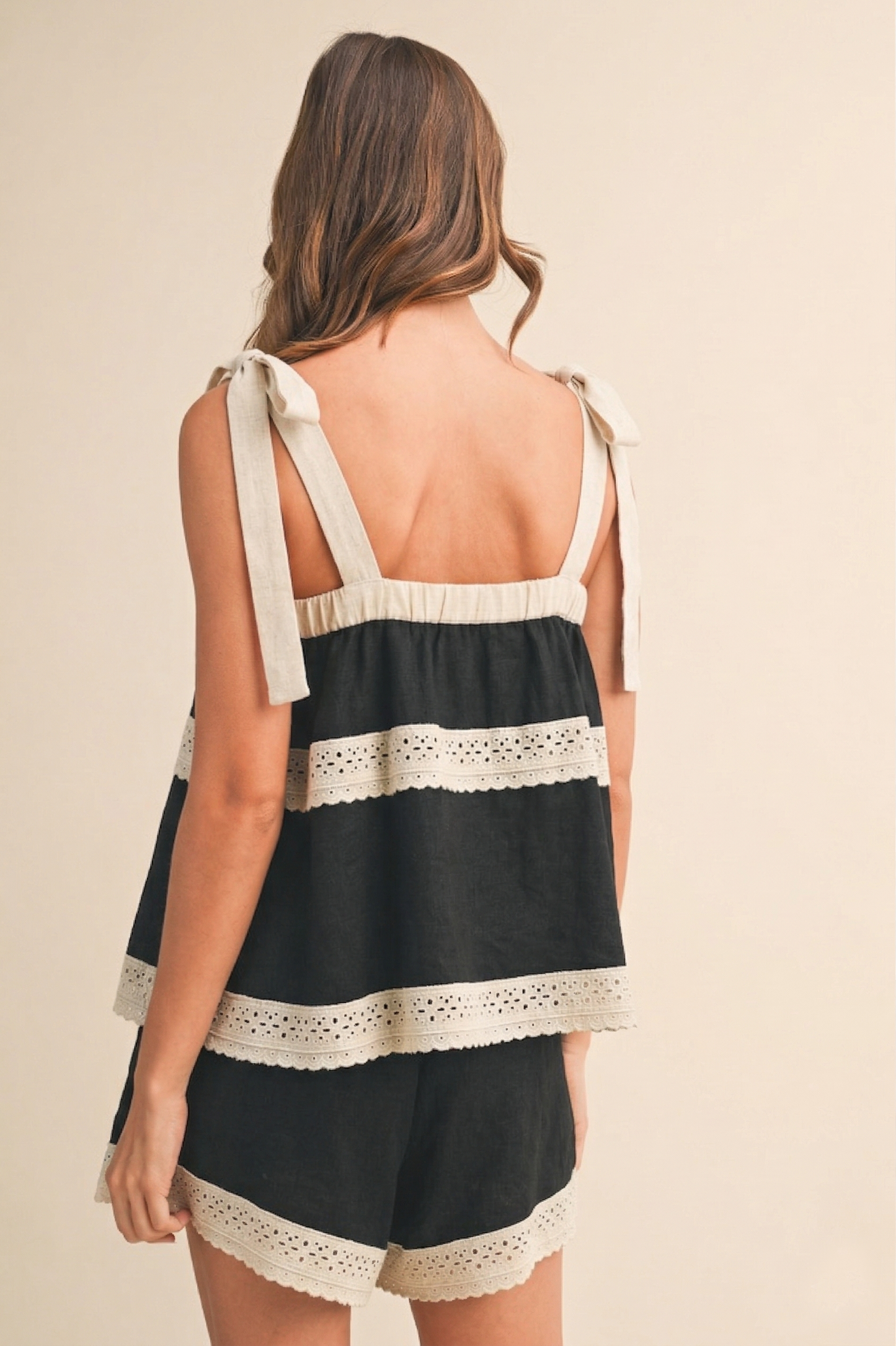 CONTRAST LACE BOW STRAP  TOP AND SHORTS SET