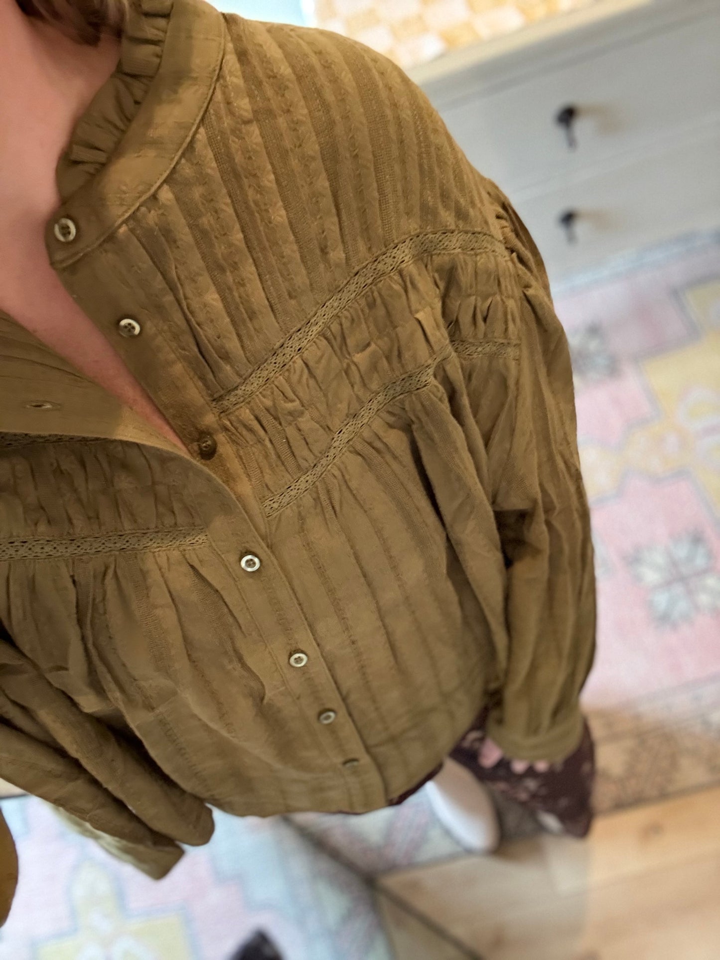 OLIVE PLEATED BLOUSE