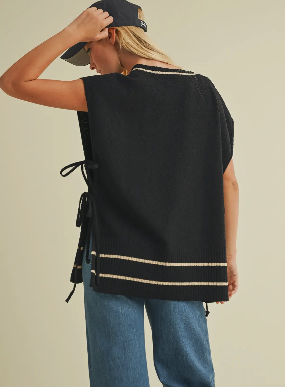 OPEN SIDE TIE SWEATER VEST - BLACK
