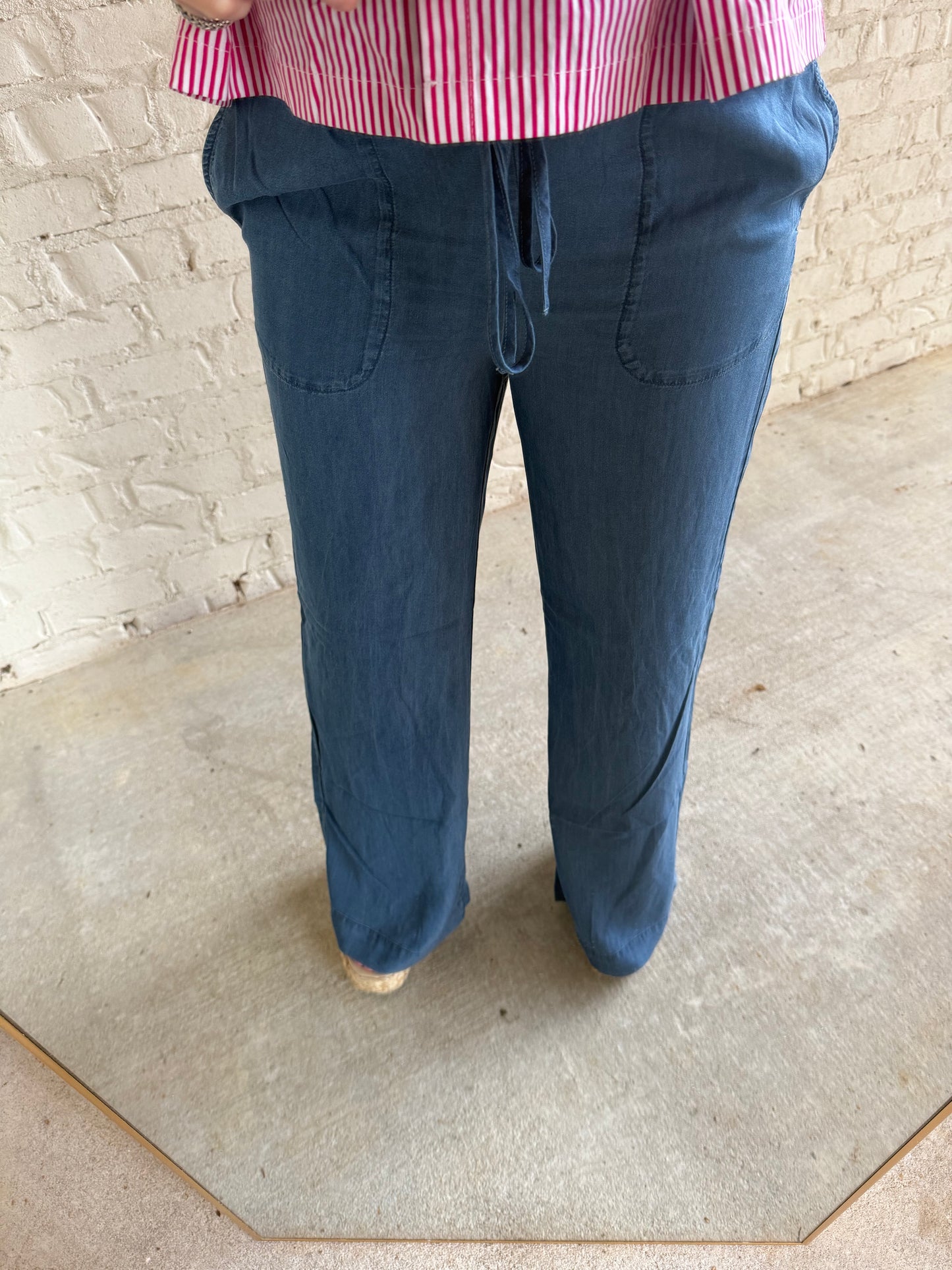 FRILL TIE WAIST TINSEL PANT - MEDIUM WASH