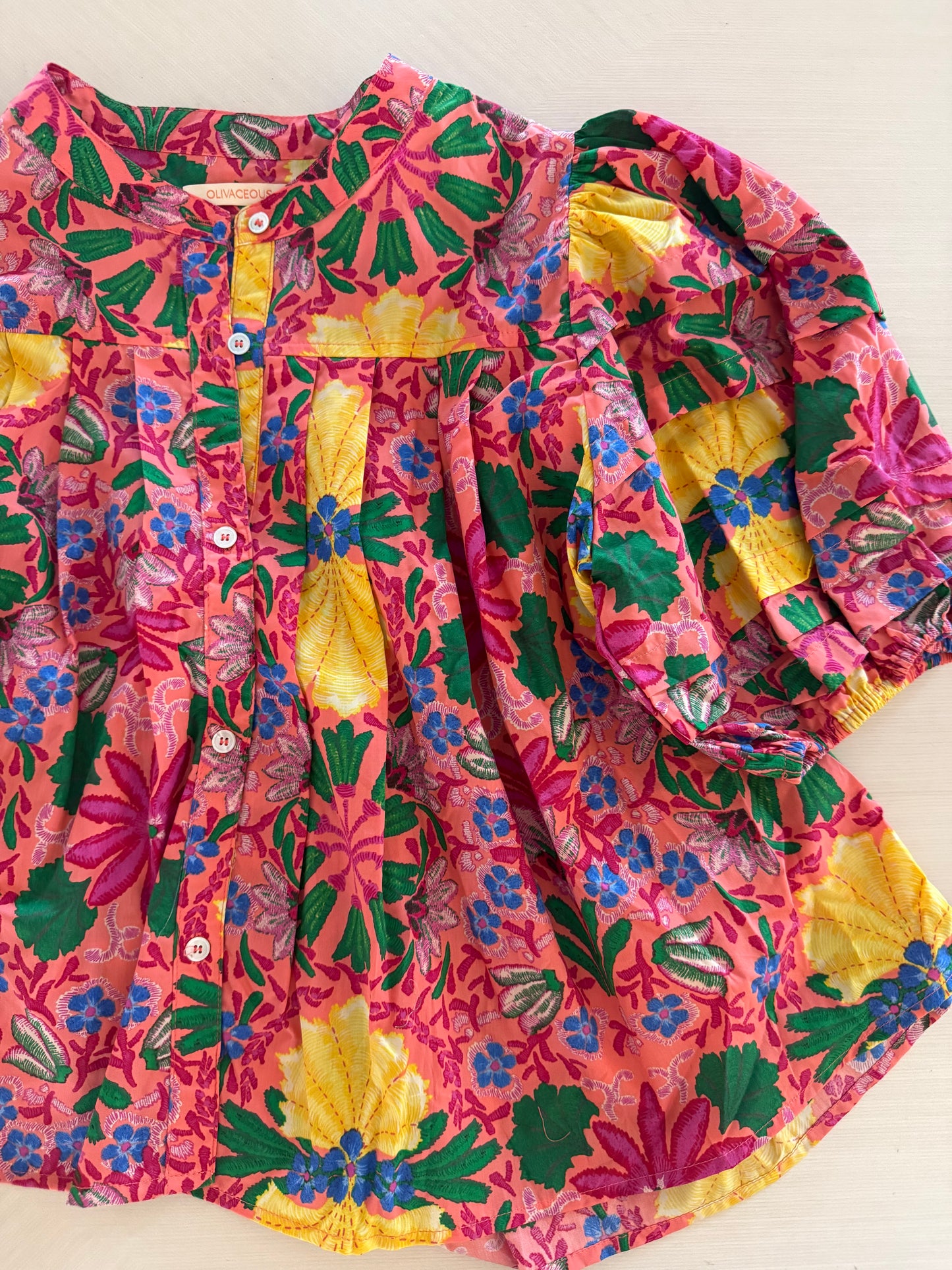 PLEATED SPRING FLORAL BLOUSE