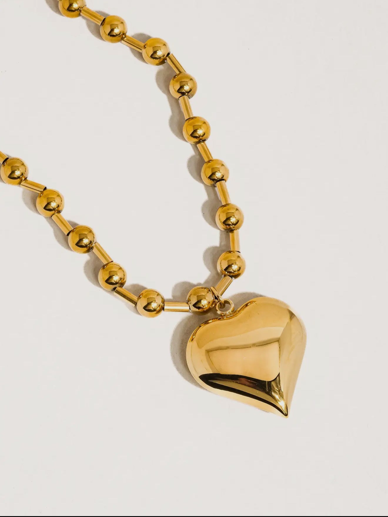 GOLD CHUNKY HEART NECKLACE